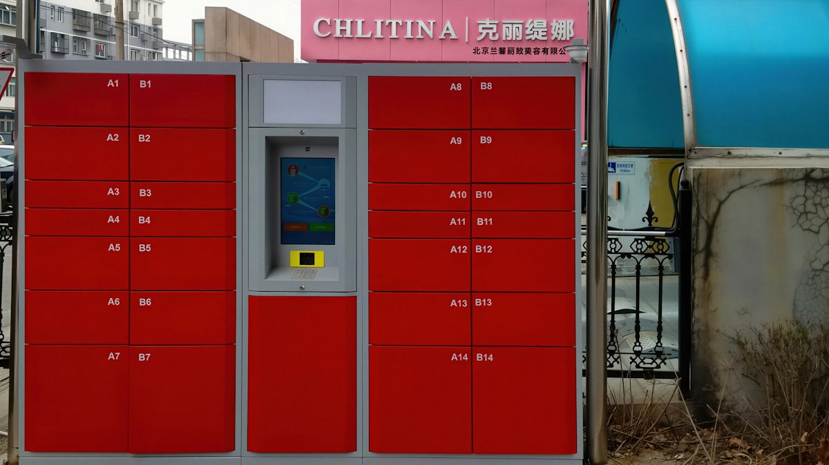 Smart Parcel Lockers vs. Secure Parcel Rooms: Which Is Right for Your Building?